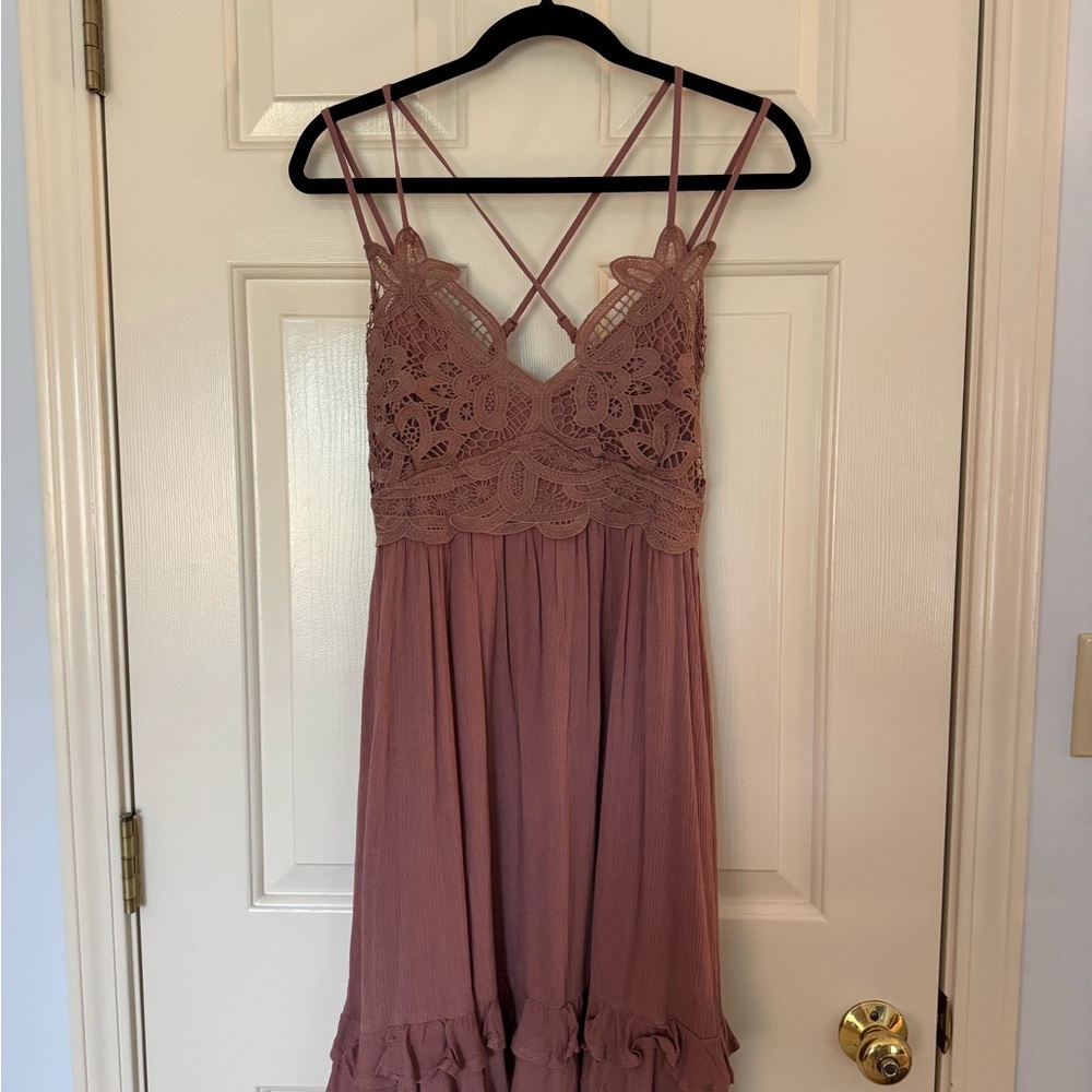 NWT Listicle Mauve Lace Trim Ruffle Dress – Size M